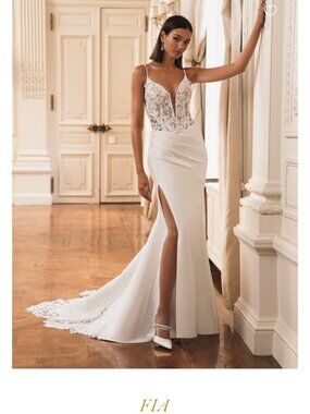 BRAND NEW size 6 Elysee Fia wedding gown